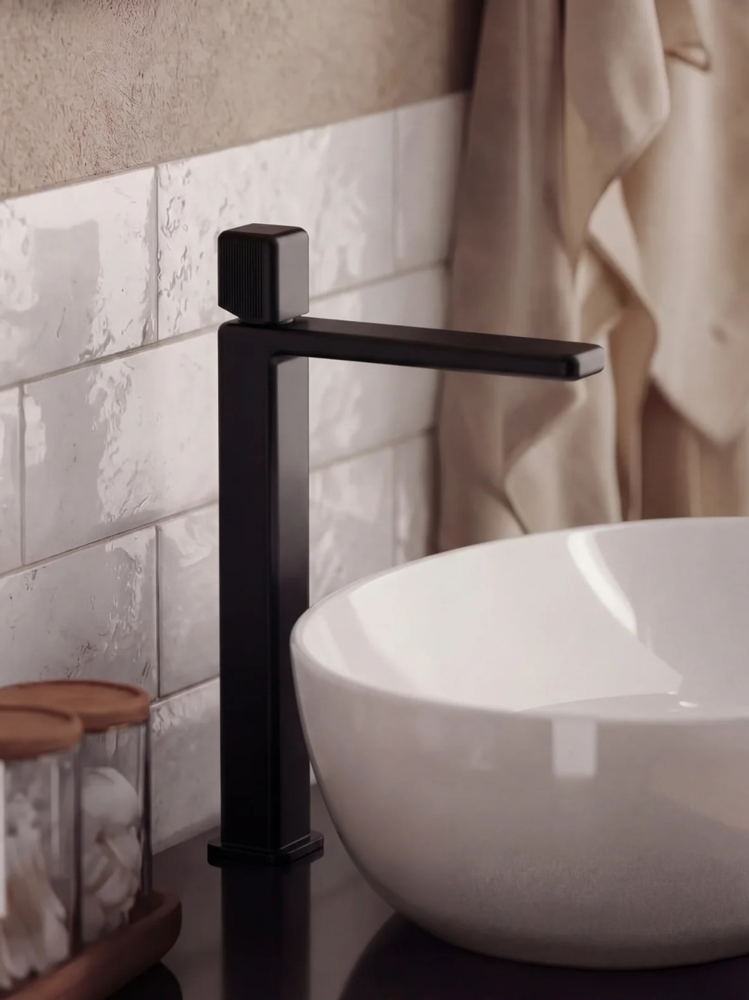 Смеситель для раковины ALTROBAGNO Эгоиста (Egoista) 010242 MB