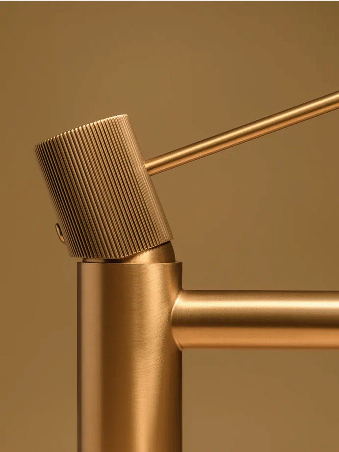 Смеситель для раковины AltroBagno Bilancia 010227 BG